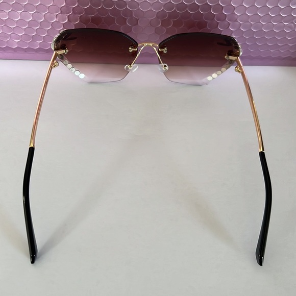 UV400 Rhinestone Deluxe Sunglasses - Picture 6 of 17